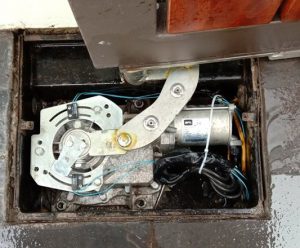 Vệ sinh motor cổng tự động âm sàn