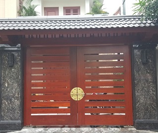 Cổng gỗ motor âm sàn
