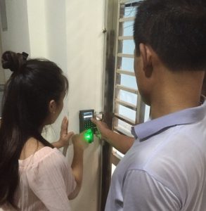 Đầu đọc vân tay, mã số, thẻ từ
