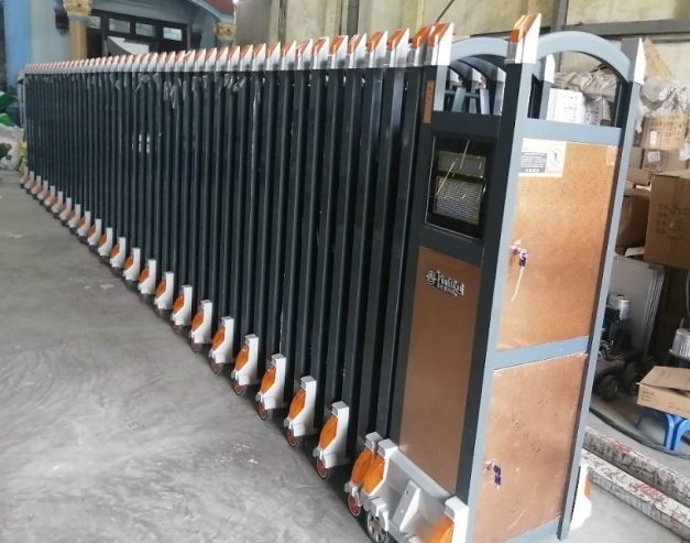 Mẫu cổng xếp nhôm màu xám