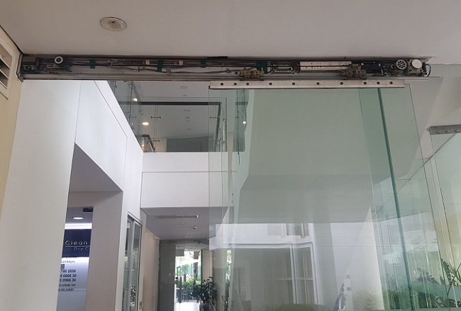 Sửa chữa cửa kính tự động uy tín, chuyên nghiệp, giá rẻ TP HCM