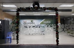 Cửa tự động ngân hàng Vietcombank