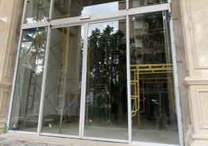cua kinh khung inox lua tu dong 2 canh