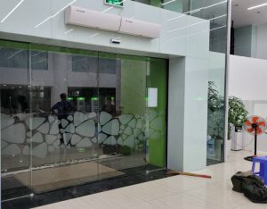 cua tu dong lua 2 canh ngan hang vietcombank