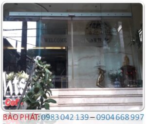 BẢO PHÁT - Lắp đặt cửa kính lùa 2 cánh tự động khách sạn