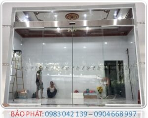 BẢO PHÁT - Lắp đặt cửa kính lùa 2 cánh tự động gia đình tại TP HCM